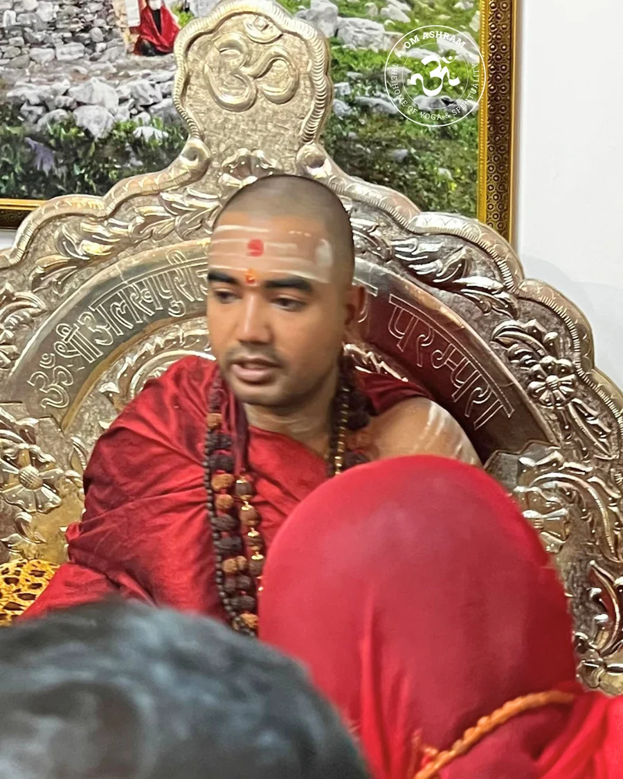 Param Pujya Swami Shree Avatar Puri Ji Maharajsitting among disciples ready for initiation.